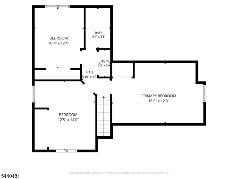 Main image without alt text