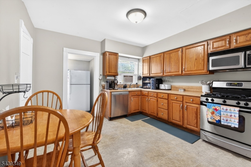 Welcome to 87 W Hanover Ave #2, a spacious and well-maintained 2-bedroom with den apartment offering comfort, convenience, and a prime location. This bright second-floor unit features generously sized bedrooms, an inviting living area, an updated kitchen with ample cabinet space, and abundant natural light throughout. Laundry shared in the house and 2 parking spots included in the rent. Conveniently located near shopping, dining, parks, major highways, and public transportation, this home provides an easy commute while maintaining a neighborhood feel. A great opportunity to enjoy comfortable living in a desirable area. Schedule your showing today!