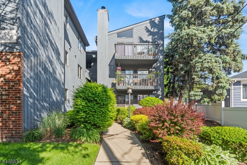 Riverside Court - Residential Lease