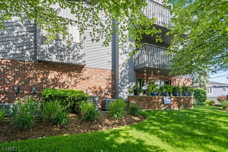 Riverside Court - Residential Lease