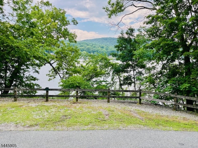 Mountain Lake - Land