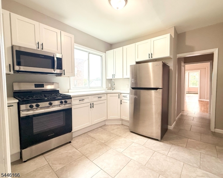 Beautifully renovated 3-bedroom, 2-bath third-floor apartment featuring a brand-new kitchen with stainless steel appliances, updated bathrooms, vinyl plank flooring, and a spacious living area. Conveniently located near shopping, restaurants, major highways, and public transportation. Just 10"15 minutes to Newark Penn Station with an approximately 35"45 minute commute to New York City. Immediate occupancy available. Tenant responsible for utilities.