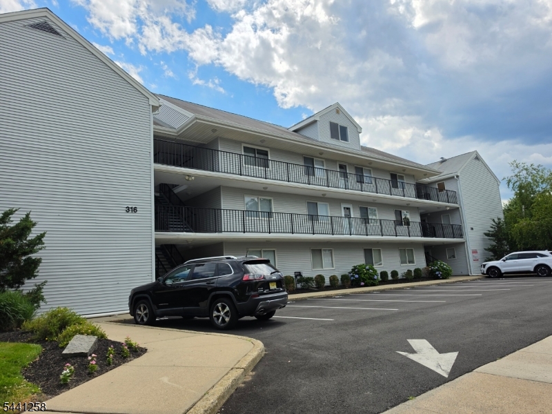 PARKSIDE MANOR - Residential