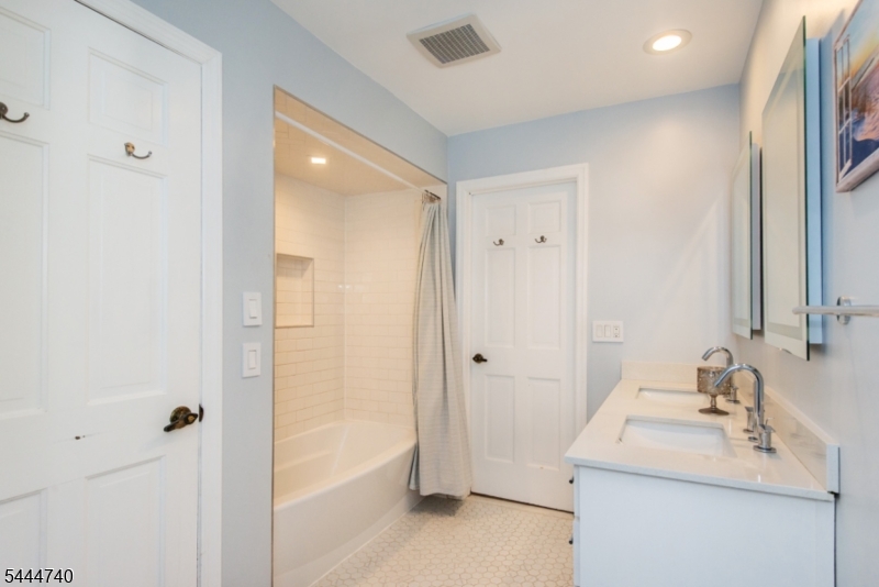 East Chester Cul de sac - Residential