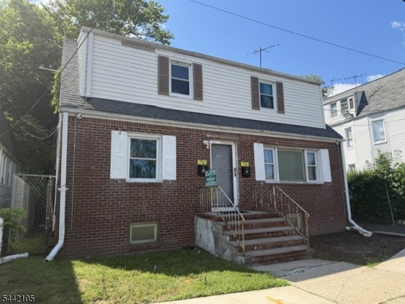 VERY CUTE 2 FAM HOME WITH CENTRAL AIR IN BOTH APARTMENT, LIVING, DINING, EIK, OFFICE, HIGH BASEMENT,  LARGE YARD FOR PENTY OF PARKING, GREAT FOR 1ST TIME HOME BUYER OR INVESTOR.