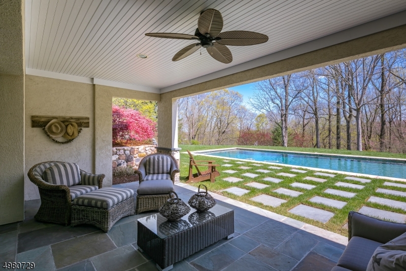 Crownview Lane - Residential