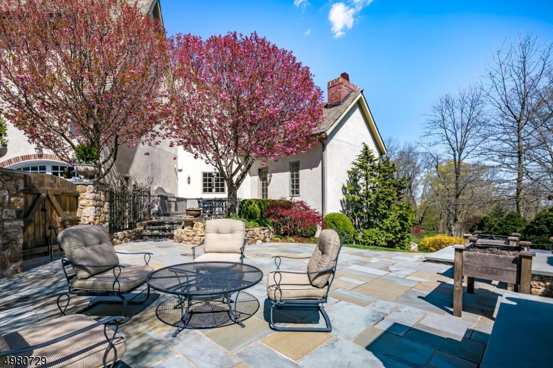 Crownview Lane - Residential