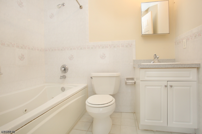 Glenmont Commons - Residential Lease