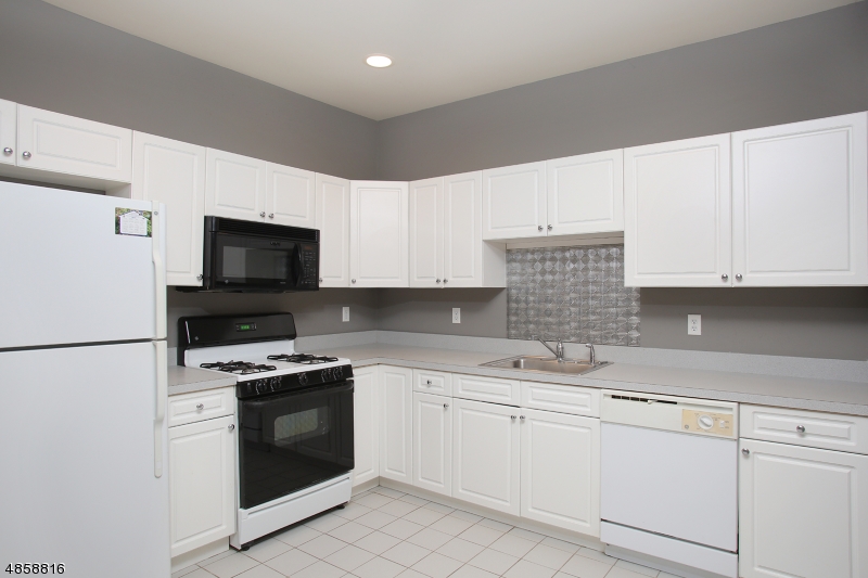 Glenmont Commons - Residential Lease