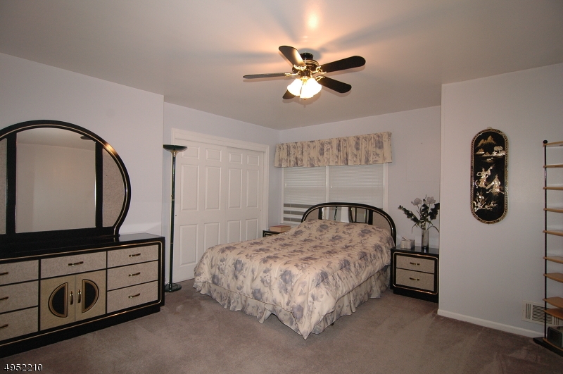 WOODLAND HILLS - Residential