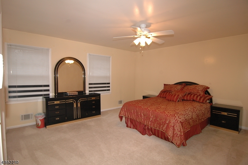 WOODLAND HILLS - Residential