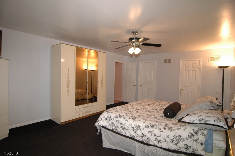 WOODLAND HILLS - Residential