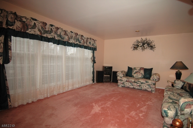 WOODLAND HILLS - Residential