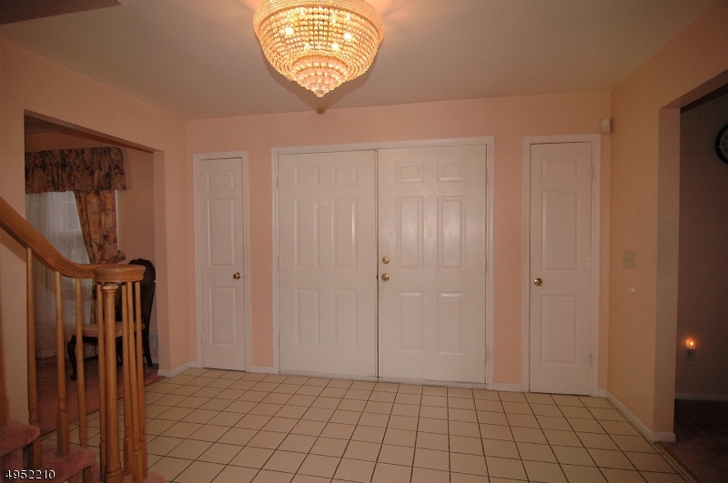 WOODLAND HILLS - Residential