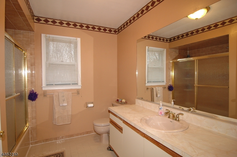 WOODLAND HILLS - Residential