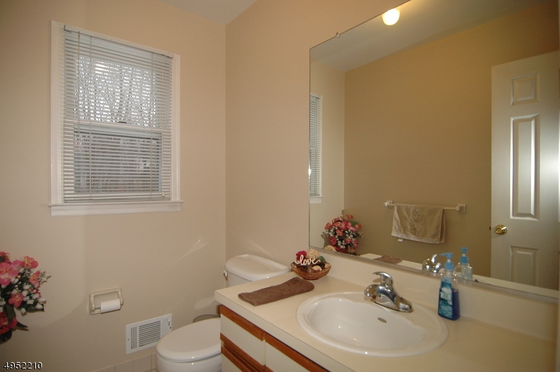 WOODLAND HILLS - Residential