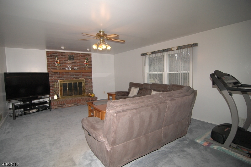 WOODLAND HILLS - Residential