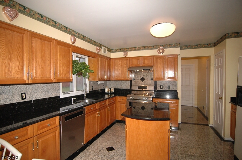 WOODLAND HILLS - Residential