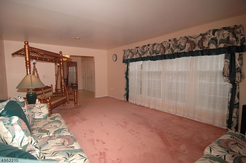 WOODLAND HILLS - Residential