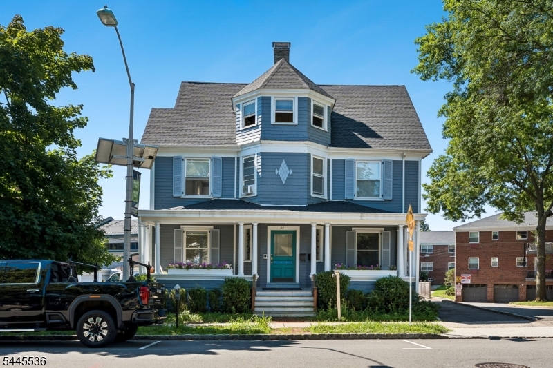 Enjoy this charming, updated three-bedroom, one-and-a-half-bath rental on desirable C Street, offering the very best of downtown living. Thoughtfully renovated for today?s lifestyle, this inviting home features a brand-new kitchen, an updated full bath, and the convenience of an in-unit washer and dryer. Just moments from shops, restaurants, cafés, parks, and transportation, this home combines comfort, style, and an unbeatable location.