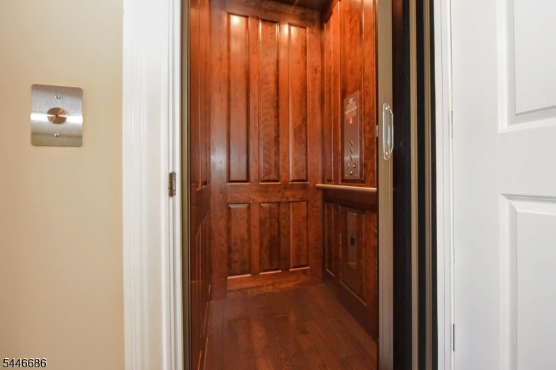 Saddle River Grand - Residential