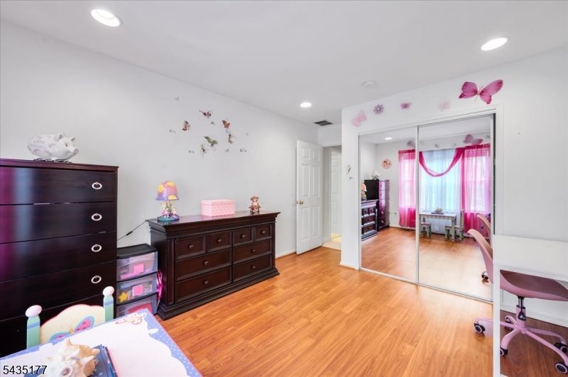 Stratton Meadows - Residential