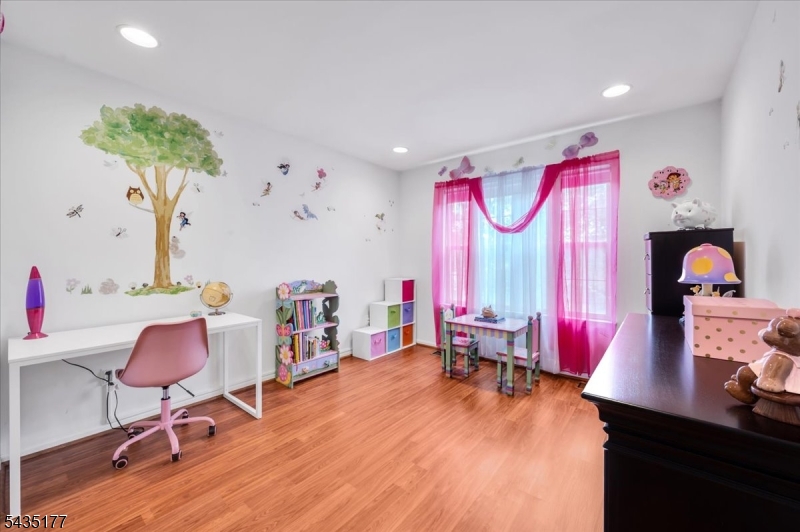 Stratton Meadows - Residential
