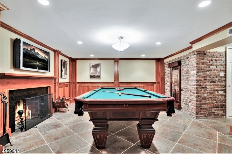 OLD SHORT HILLS - Residential