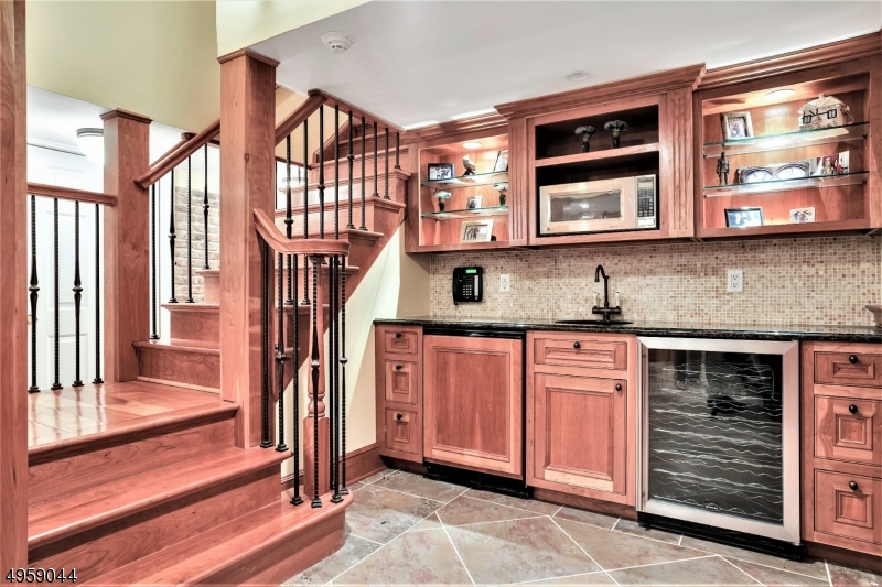 OLD SHORT HILLS - Residential