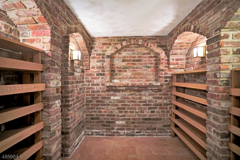 OLD SHORT HILLS - Residential