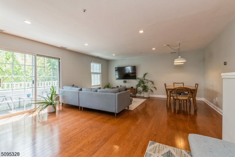 WHIPPANY - Residential