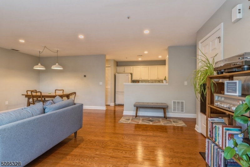 WHIPPANY - Residential