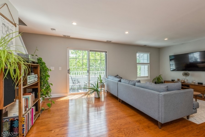 WHIPPANY - Residential