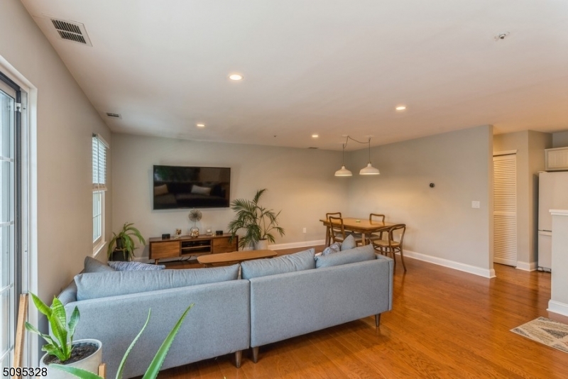 WHIPPANY - Residential