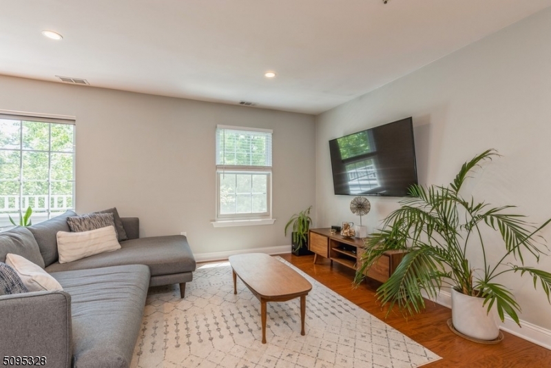WHIPPANY - Residential