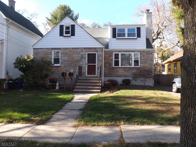 Spacious 2-bedroom rental in Morristown, NJ, just minutes from downtown! Enjoy the best of urban living with easy access to abundant restaurants, parks, shopping, and entertainment. This charming unit features a cozy living room, a full kitchen, and a three-season porch perfect for relaxing or entertaining. There is a 3 season porch with brand new carpeting. Hardwood floors.The full bath is updated, and the convenience of in-unit laundry makes everyday living a breeze. Need extra space? There's additional storage included! Don't miss this rare opportunity to live in a prime location that combines comfort, convenience, and charm. Schedule your viewing today!