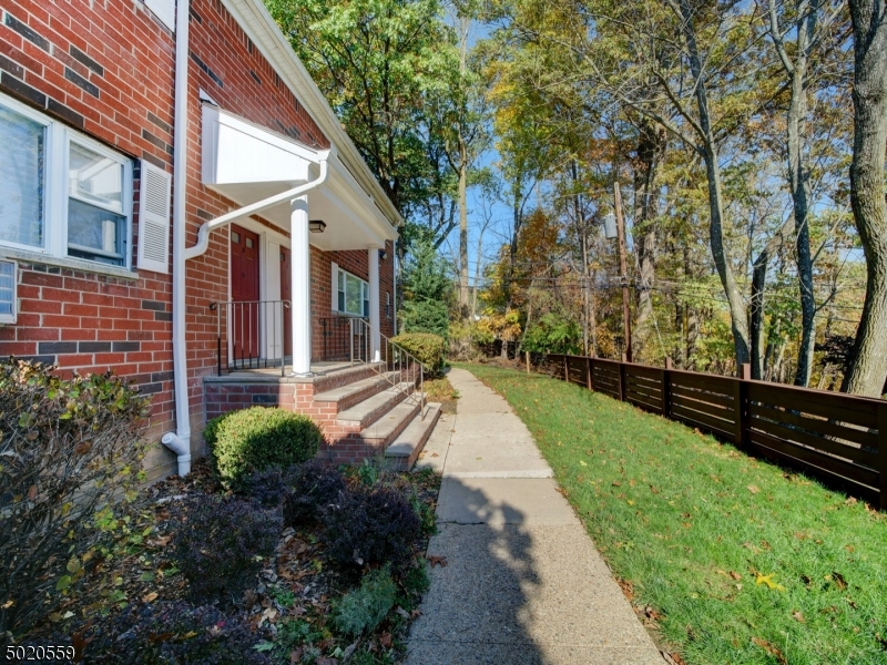 PRICED TO SELL!  2ND FLOOR, ONE BEDROOM CONDO LOCATED IN FIRST BUILDING ON LEFT WHEN ENTERING THE COMMUNITY. WALL TO WALL INSTALLED 2019.  KITCHEN FEATURES BREAKFAST BAR.  LOW HOA FEE INCLUDES GAS, HEAT, WATER, SNOW REMOVAL, EXTERIOR MAINTENANCE.  AMENITIES INCLUDE POOL, SAUNA, GYM, TENNIS COURTS AND CLUB HOUSE! CLOSE TO TRAINS, MAJOR HIGHWAYS AND SHOPPING. AS IS SALE.