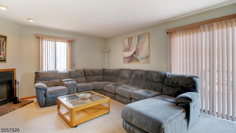 WOODLAND HILLS - Residential