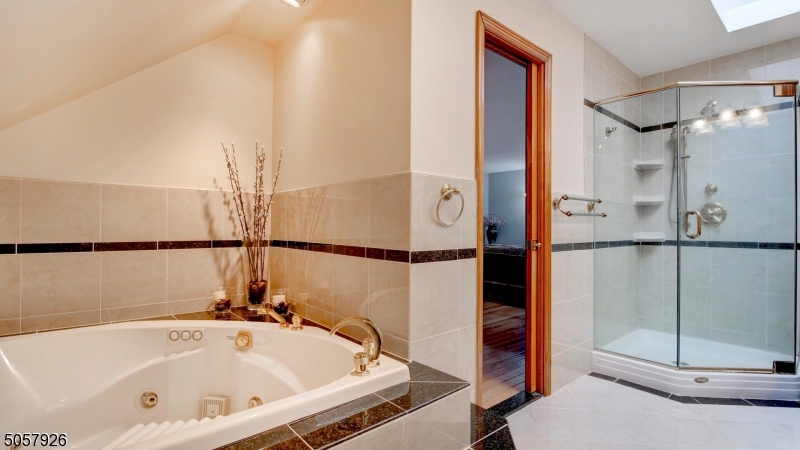 WOODLAND HILLS - Residential