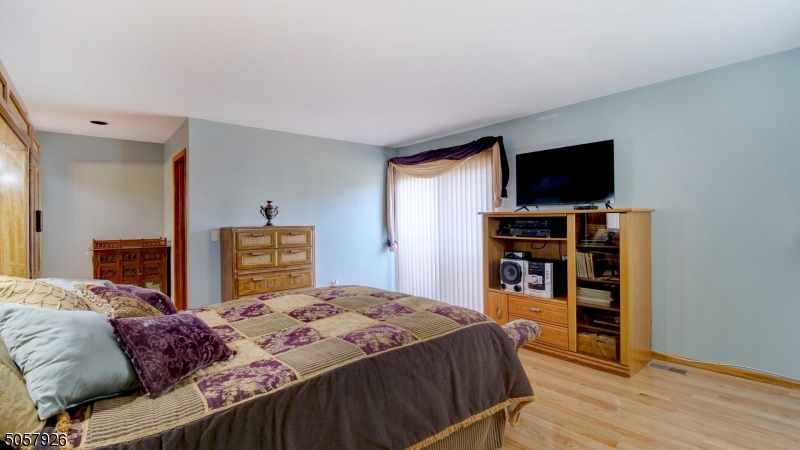 WOODLAND HILLS - Residential