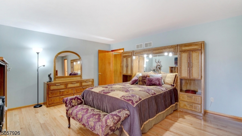 WOODLAND HILLS - Residential