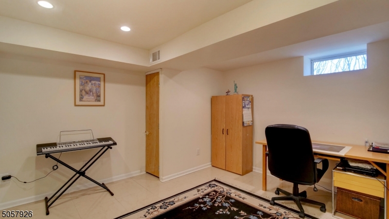 WOODLAND HILLS - Residential