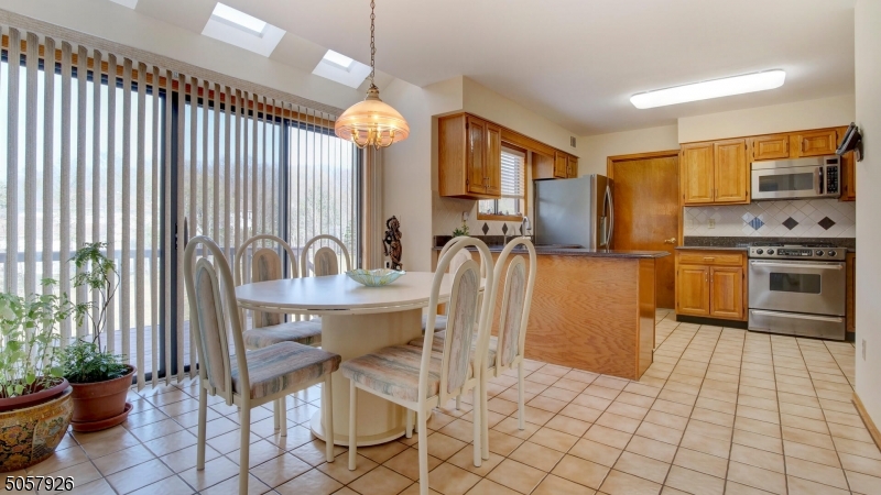 WOODLAND HILLS - Residential