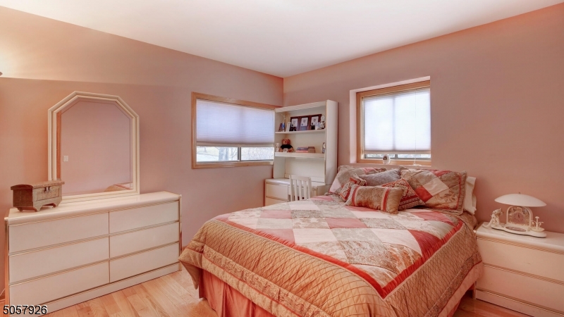 WOODLAND HILLS - Residential