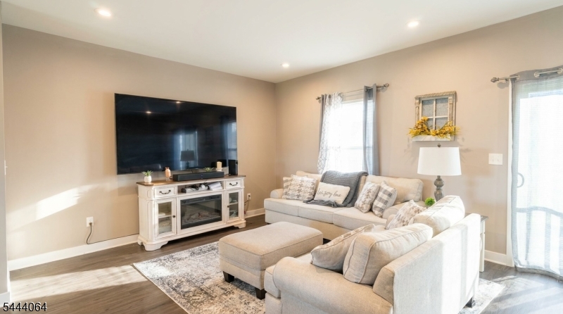 Mountain Ridge - Residential