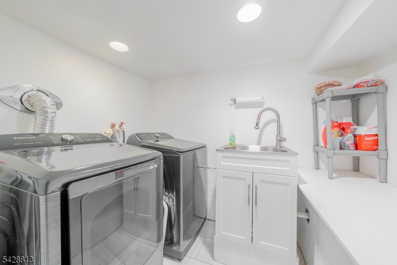 HILLCREST - Residential