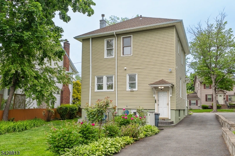 HILLCREST - Residential
