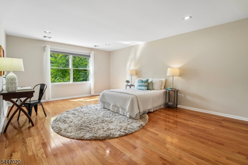 The Grande at Pleasantdale - Residential
