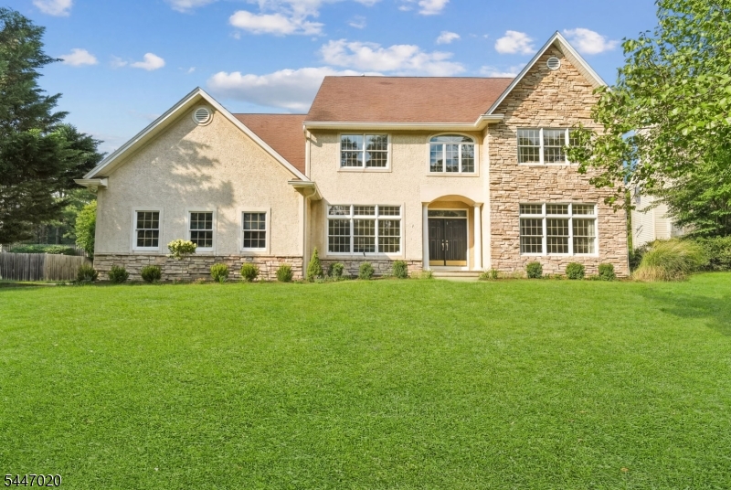 The Grande at Pleasantdale - Residential