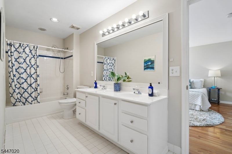 The Grande at Pleasantdale - Residential